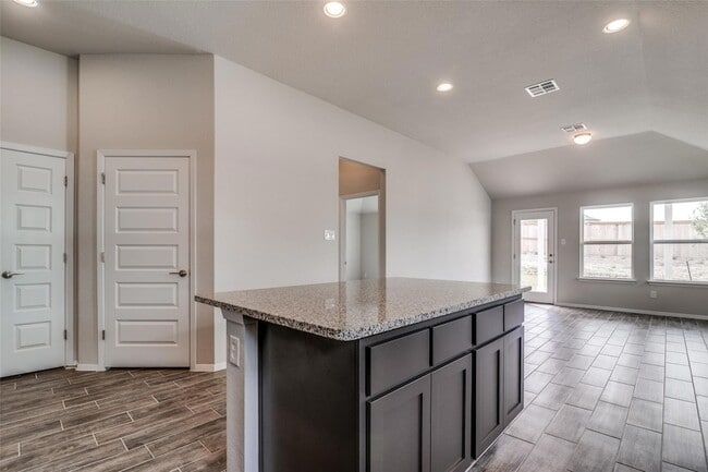 Photo - 140 Shugart St