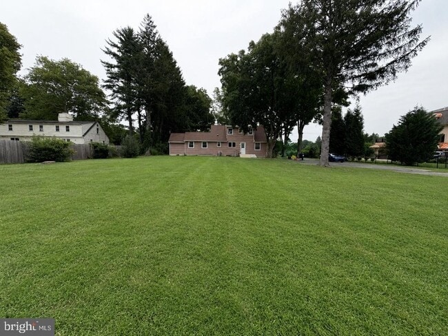 Photo - 580 Village Rd W