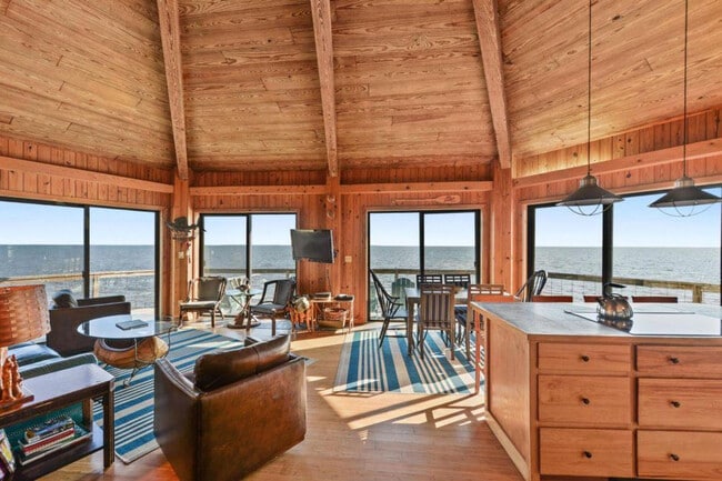 Building Photo - 6001 Belle Fontaine Dr Unit ID1303415P