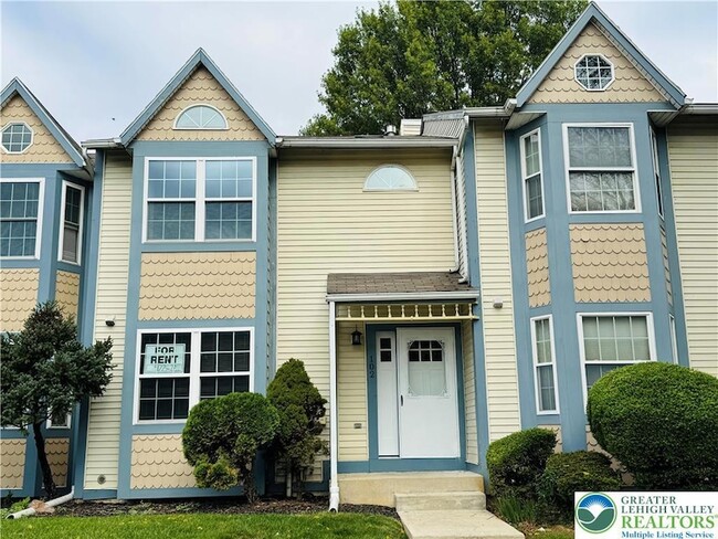 Building Photo - 102 Quaker Dr