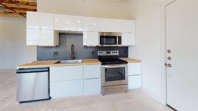 Photo - 305 W 27th St Unit 224