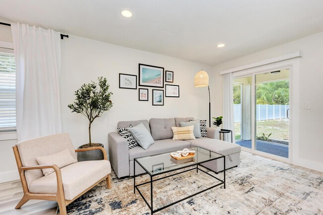 Building Photo - 8 Bay Acres Ave Unit ID1228251P