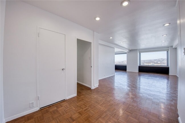 Photo - 320 Fort Duquesne Blvd Unit 18F