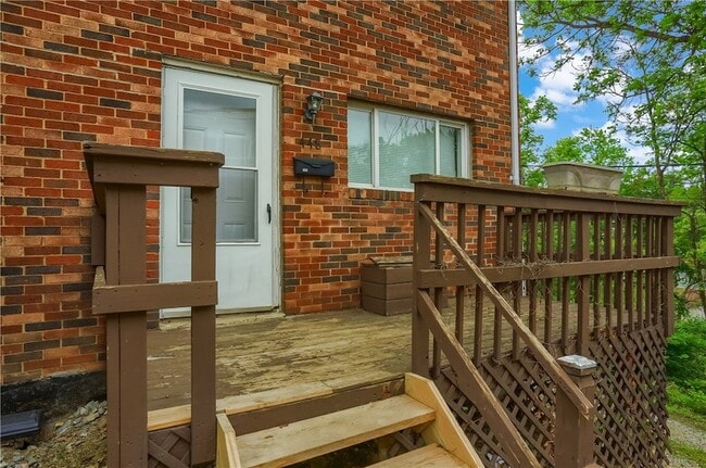 Photo - 448 Brierly Ln