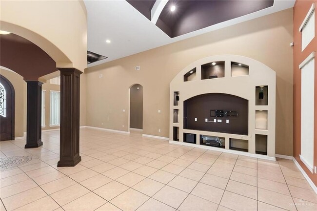 Photo - 1910 W 41st St