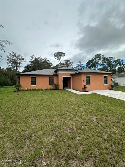 Building Photo - 2167 Della Dr