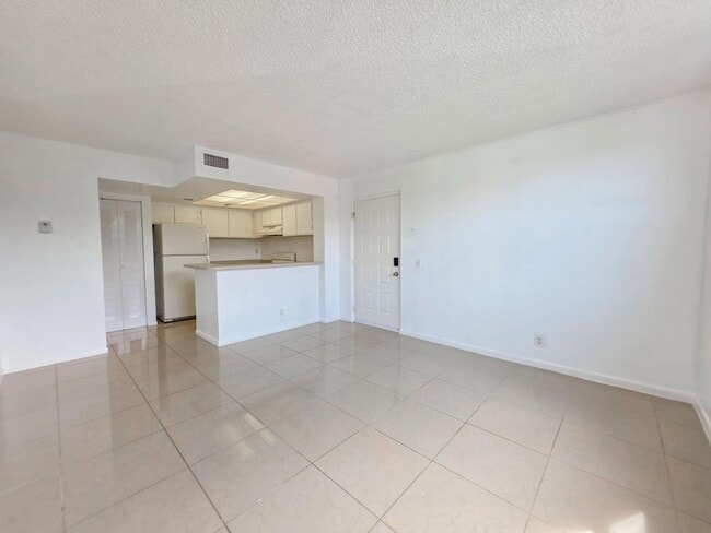 Photo - 708 Executive Center Dr Unit 12