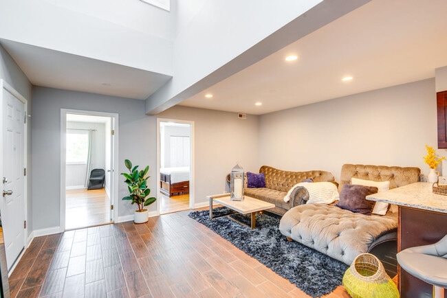 Building Photo - 8138 S Kedzie Ave Unit SI FL2-ID1546084P