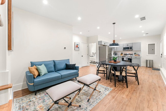 Building Photo - 659 S Peachtree St Unit ID1019268P