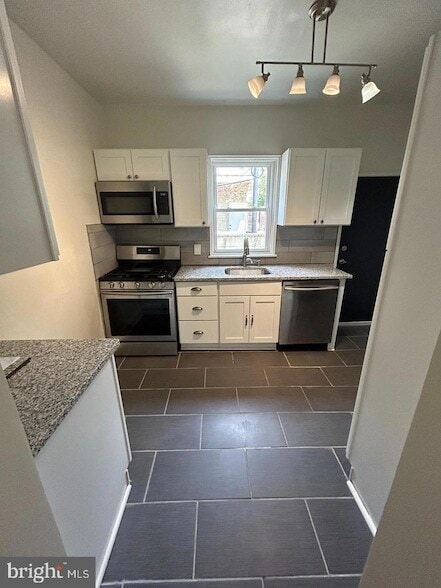 Photo - 2637 Latona St