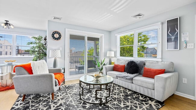 Building Photo - 714 West Ave Unit ID1309009P