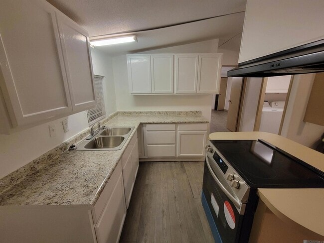 Photo - 4505 Lupine St