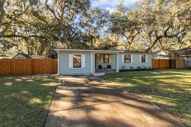 Photo - 1504 Leon St