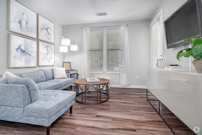 1BR, 1BA - 587SF - Living Room - NOVA