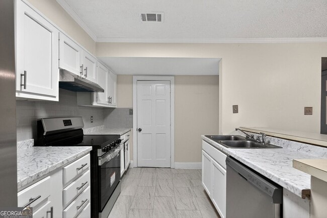 Photo - 898 Chippendale Ln