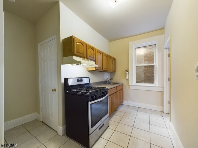 Photo - 413-15 Dodd St