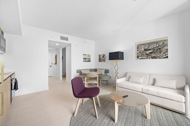 Building Photo - 159 NE 6th St Unit FL44-ID1034646P