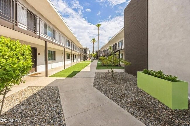 Building Photo - 1220 N 44th St Unit 3