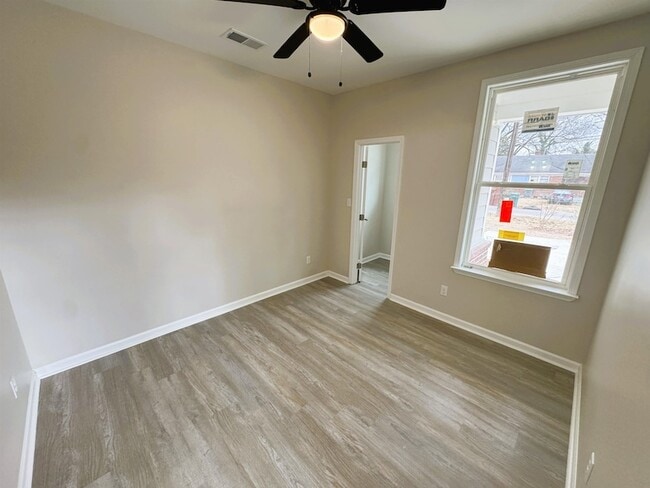 Photo - 547 Berclair Rd