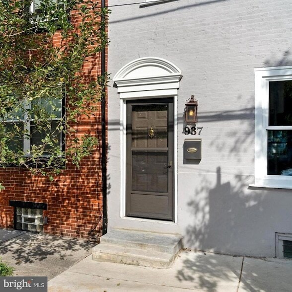 Photo - 937 N American St