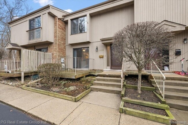 Photo - 1432 Oakbrook E Dr Unit 68