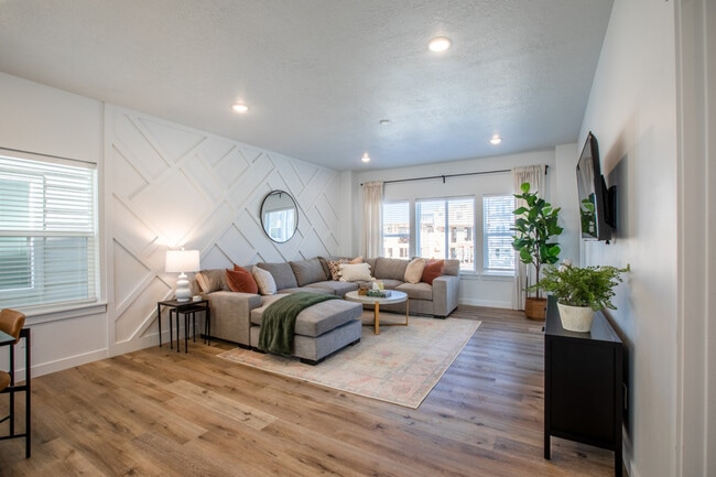 Building Photo - 642 E 460 S Unit ID1249867P