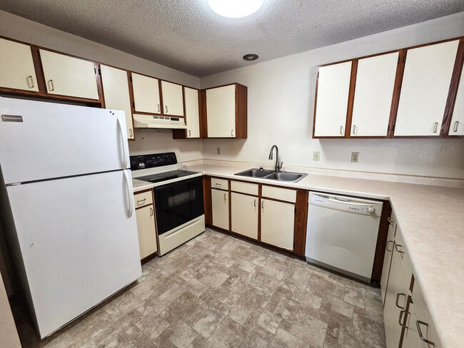Photo - Pine Pointe Apartments