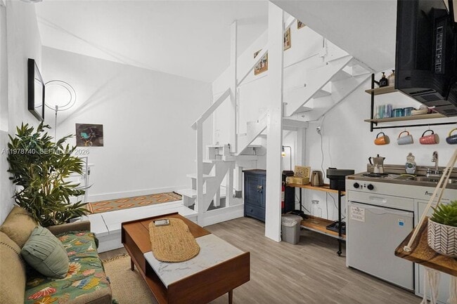 Photo - 274 NW 43rd St