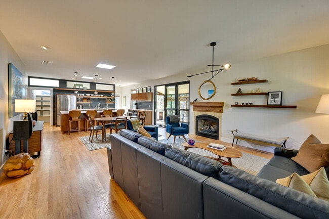 Building Photo - 2237 NW Torrey Pines Dr Unit SI ID1626448P