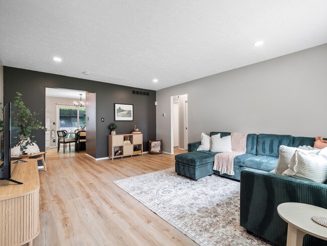 Building Photo - 291 Hunter Ave Unit ID1071614P