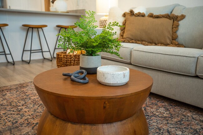 909 Euclid Ave Unit ID1249912P - Image 