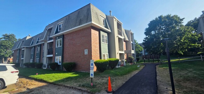 Building Photo - 302 Knights Bridge Dr Unit 302