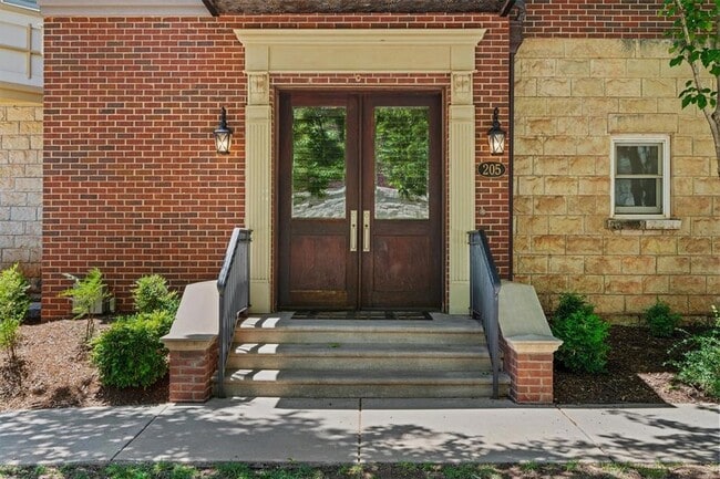 Photo - 205 N Geary Ave
