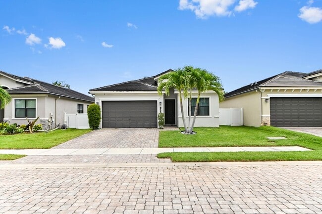 Building Photo - 7461 Moonrise Dr