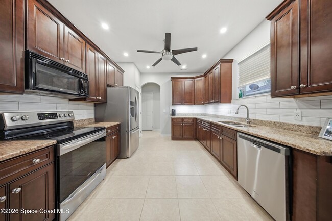Photo - 2039 Tullagee Ave