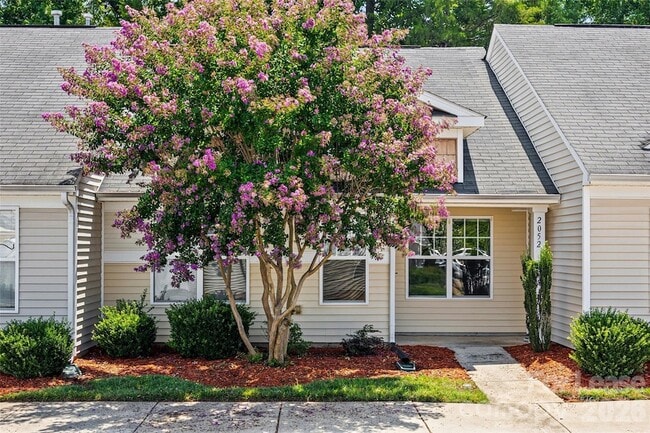 Building Photo - 2052 Shady Pond Dr
