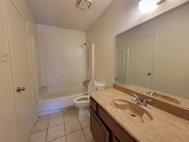 Photo - 1324 Bluffview Dr Unit B