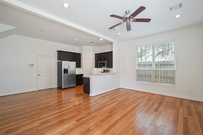Photo - 724 Link Rd