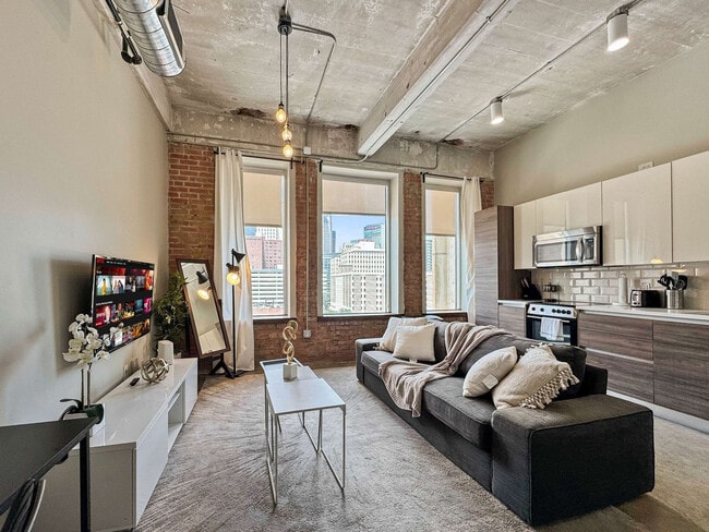 Building Photo - 555 Evergreen St Unit ID1231714P