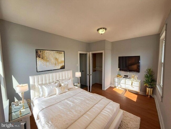 Building Photo - 2040 Pratt St