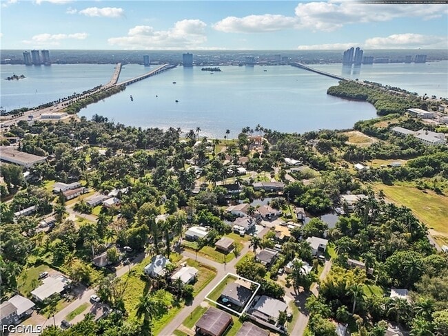 Photo - 92 Oak St