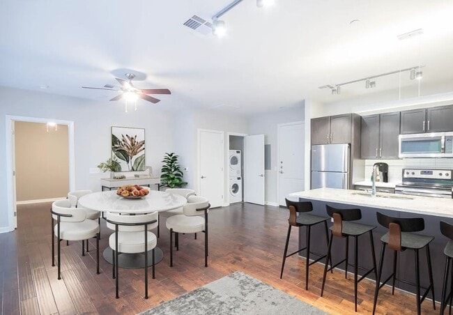 Photo - Remi Downtown