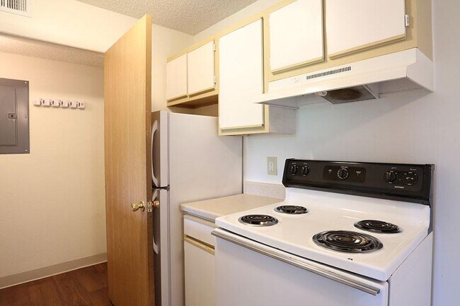 Photo - SYCAMORE CREEK APARTMENTS