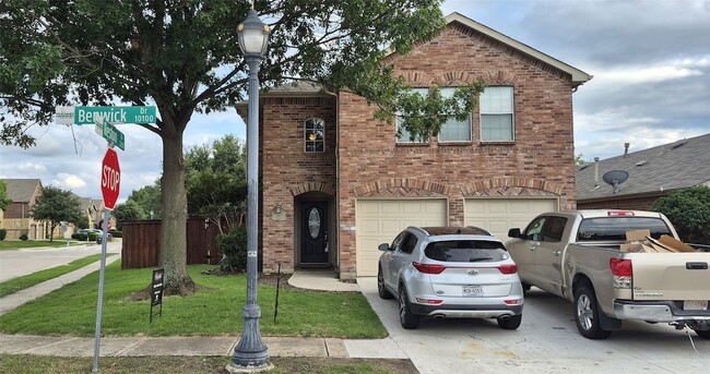 Building Photo - 10101 Benwick Dr