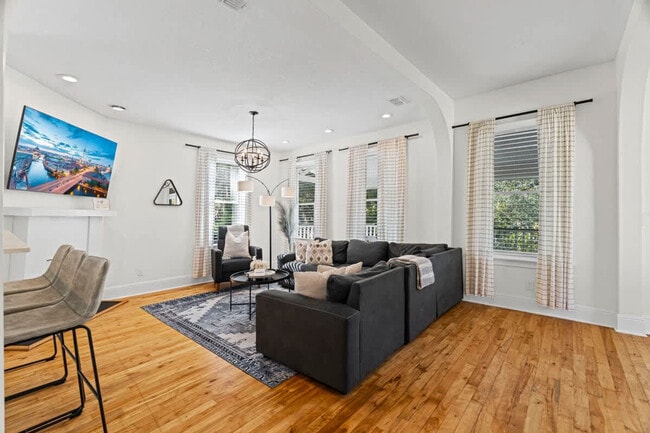 Photo - 1447 N Laura St Unit SI ID1578473P