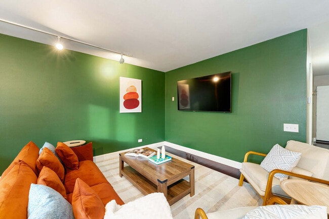 Photo - 1600 N Halsted St Unit ID1035504P