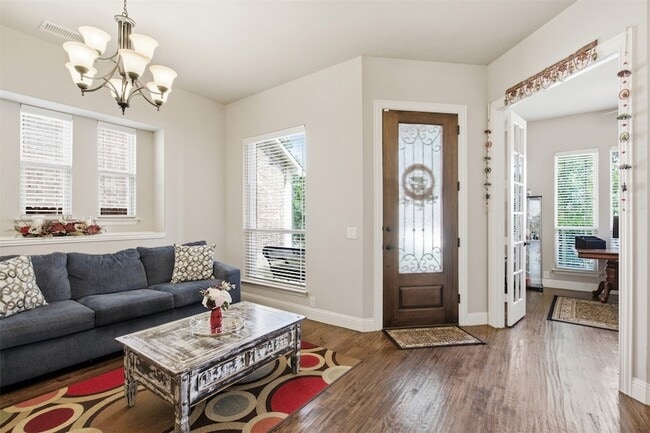 Photo - 2304 Lynbridge Dr
