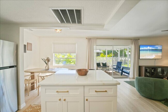 Photo - 113 Base Ave W Unit ID1329026P