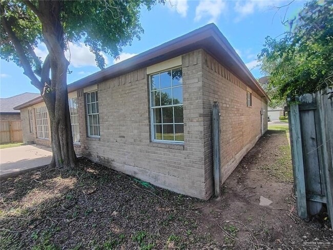 Photo - 1715 Marigold St