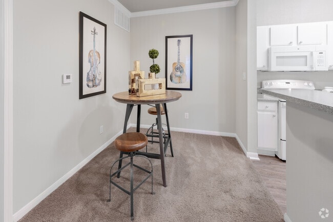 One Bedroom Bar Kitchen 748sqft - Turnberry Place Apartments